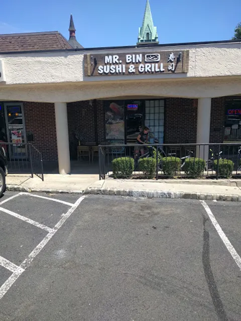 Mr. Bin Sushi & Grill