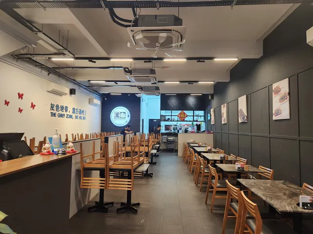 Day and Night Eatery • 黑白餐厅