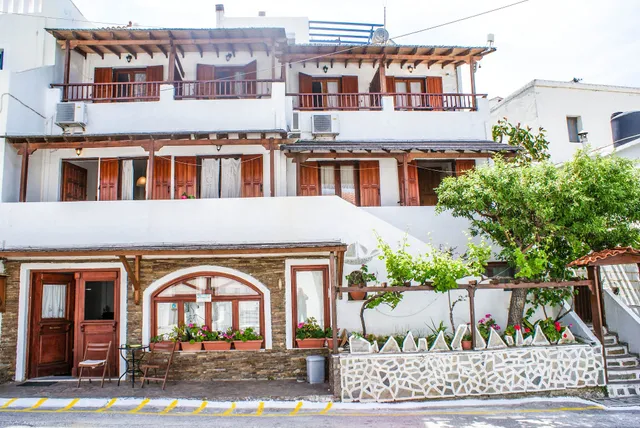 Amorani Studios hotel, Andros rooms, Ανδρος Μπατσι ενοικιαζομενα δωματια, Andros apartments for rent