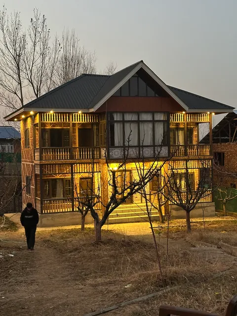 Hideaway Cottages and Restaurant (Home in Kashmir)