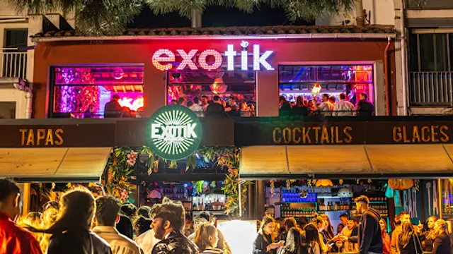 EXOTIK CAFÉ - Bar, tapas et cocktails, Ambiance Jeune et Dynamique