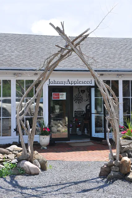 The Shoppes at Johnny Appleseed