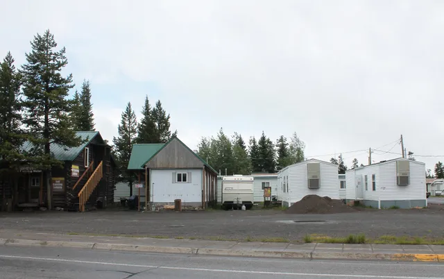 Yellowstone Self Catering Lodging