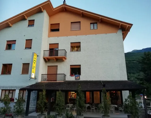 Hotel Dujany
