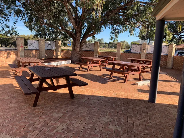 Drakesbrook Hotel Motel