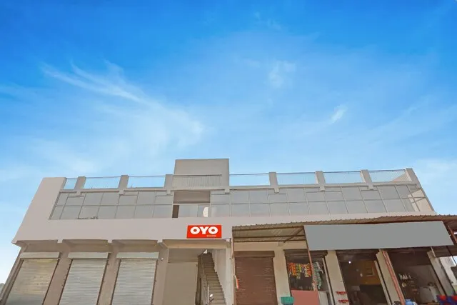 OYO Flagship Green Hotel