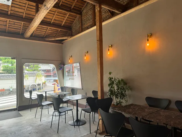 MIKOS PLANT BASED CAFE