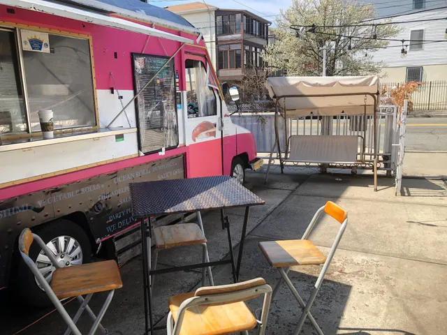 Las Olas Behind the Waves