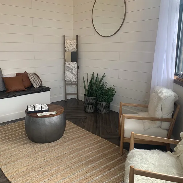 Essential Escape Spa + Yoga - Medina