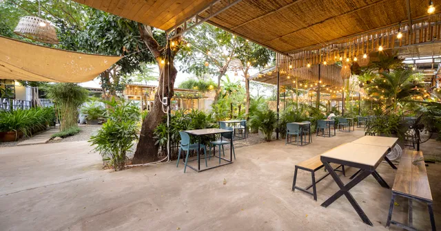 La Sen Cafe & Bistro