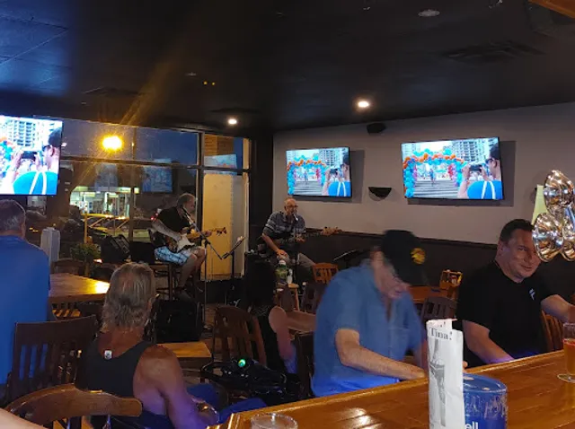 Puck 'N Pint Sports Pub