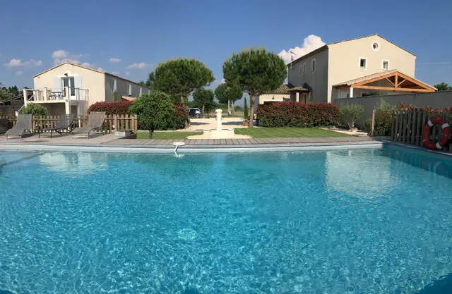 Domaine des Chênes Truffiers : Location de vacances 18p avec piscine privée dans le Gard, idéal familles, amis, séminaires