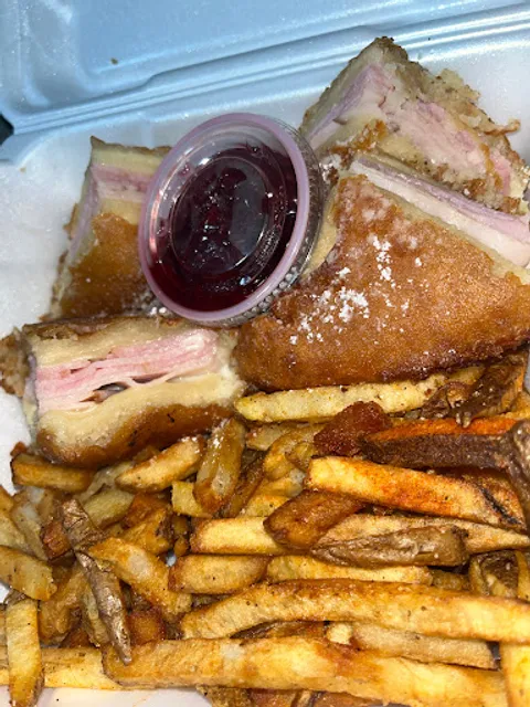 In Between the Buns (Food Truck)