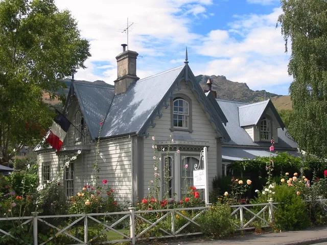 Akaroa House Bed & Breakfast