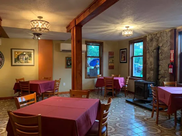 Mamma Lucia's Pizzeria at Sorrenti Family Estate