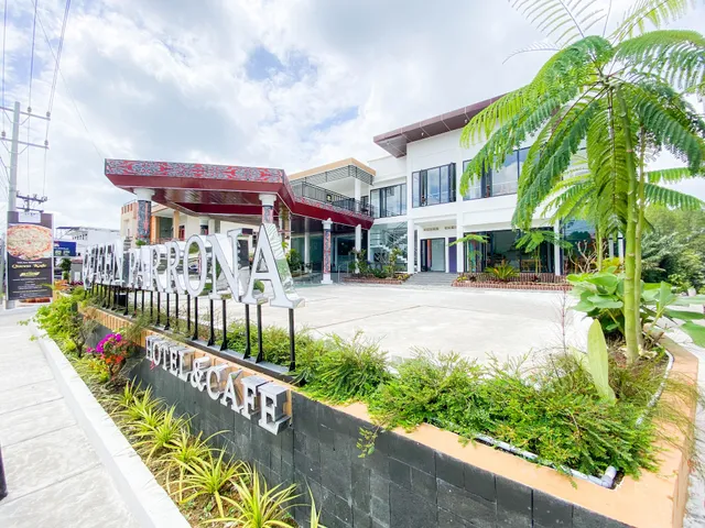 Queen Parrona Hotel by Sativa