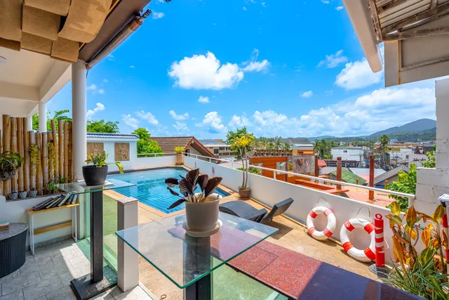 Kata Hill Sea View Hotel