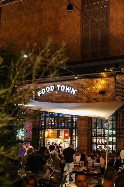 FOOD TOWN w Fabryce Norblina - Restauracja - Street food - Bar - Eventy