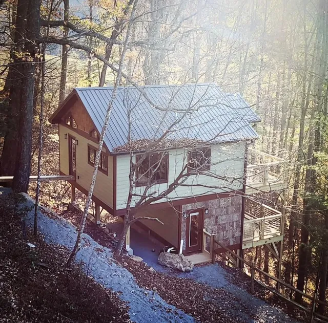 Crow's Nest Treehouse at Stony Woods Estate