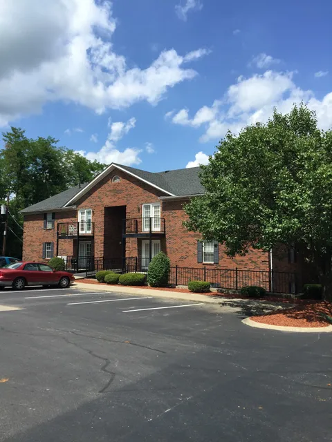 Williamsburg Square Apartments