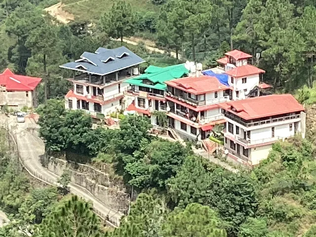 Char Chinar Cottages