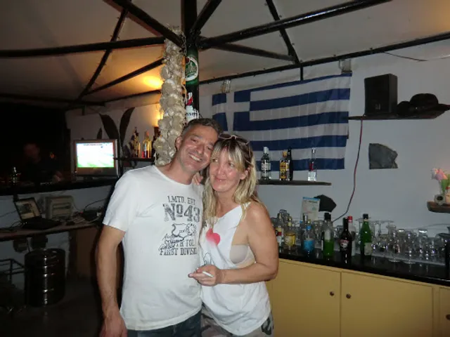 Daily News Cafe Snacks Music Bar