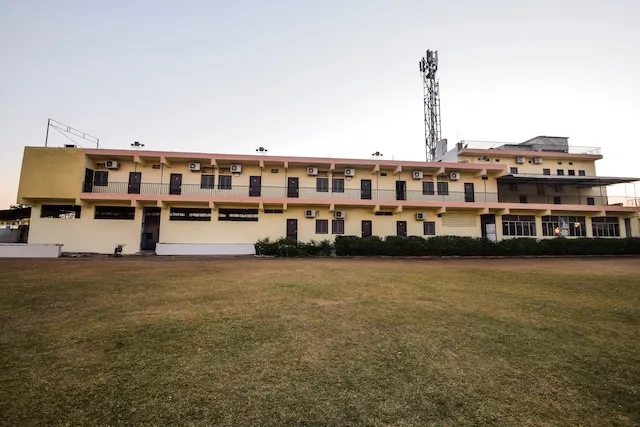 Hotel O Parmanand Garden