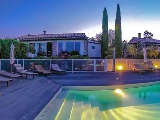 LES CLEDES DU MAZEL GÎTE BANNE