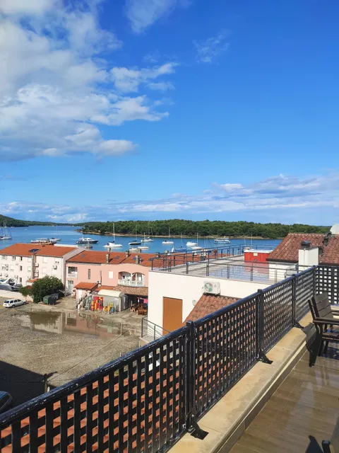 Golden Sun Apartments