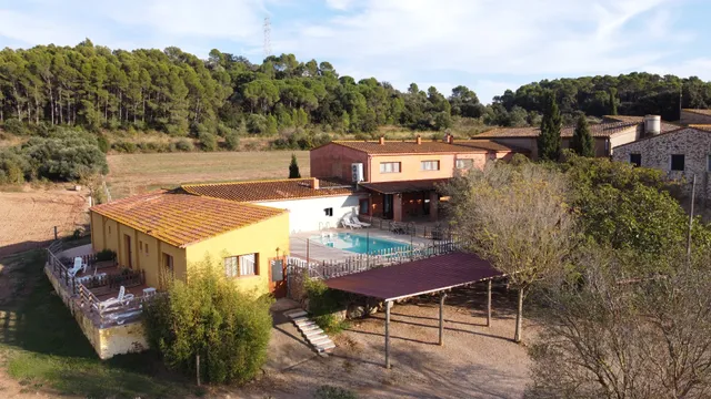 Coliving, Els Masos d'en Coll - Can Barnosell