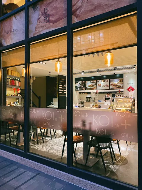 KOI PLUS 學士店