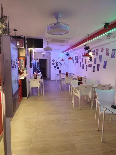 MAXFLAIK – Restaurante en Vera Playa | Croquetas Gourmet, Cachopos, Alta Cocina, Hamburguesas, helados, dulces y más