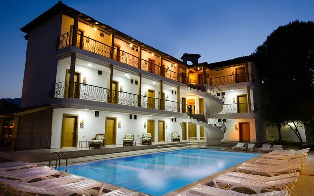 Amore Hotel Teki̇rova