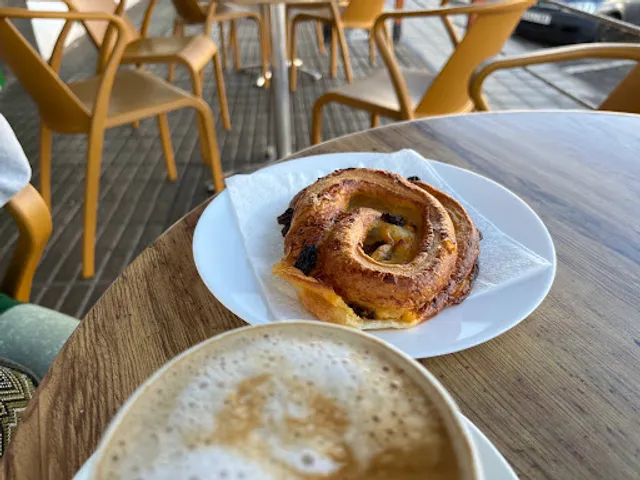 Damien Patisserie Française