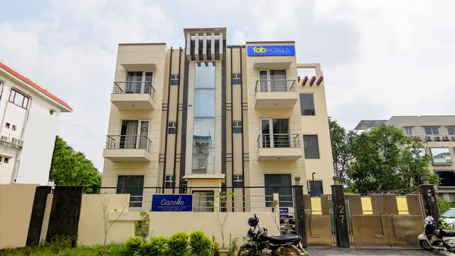 FabHotel Gazelle Inn - Hotel near Medanta Hospital