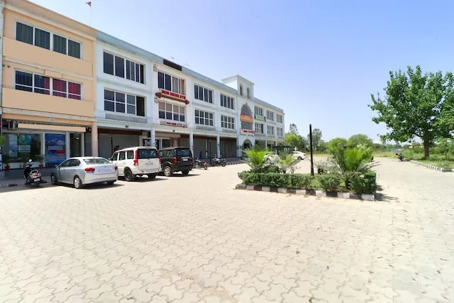 OYO 38616 Hotel Jeevak