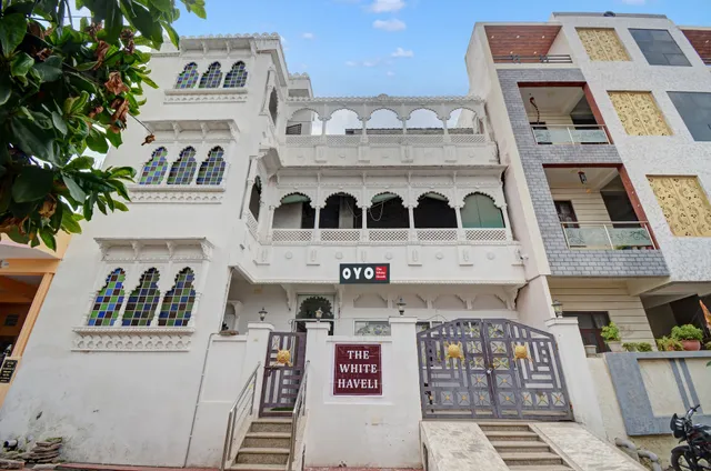 OYO The White Haveli