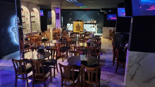 Grécia Lounge Bar | Drinks, Petiscos & Sessões