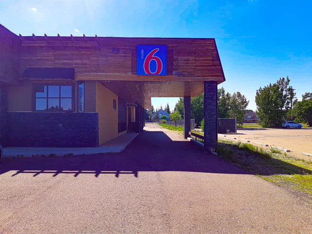 Motel 6 Brooks, AB