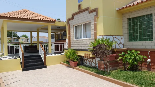 Residencial Yellow House