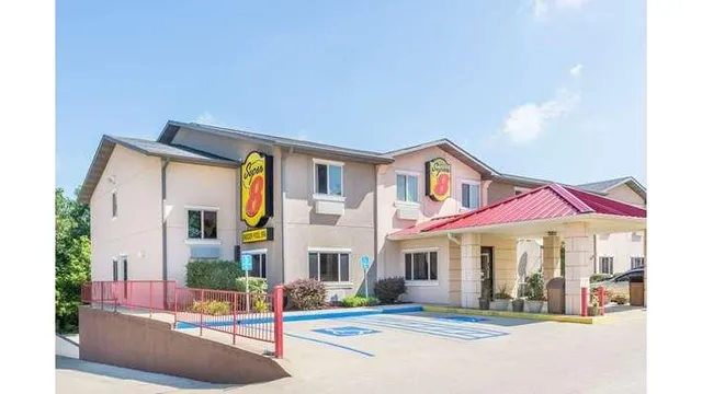 Super 8 by Wyndham Bloomington University Area