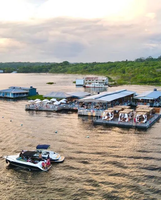 Abaré Floating Lodge