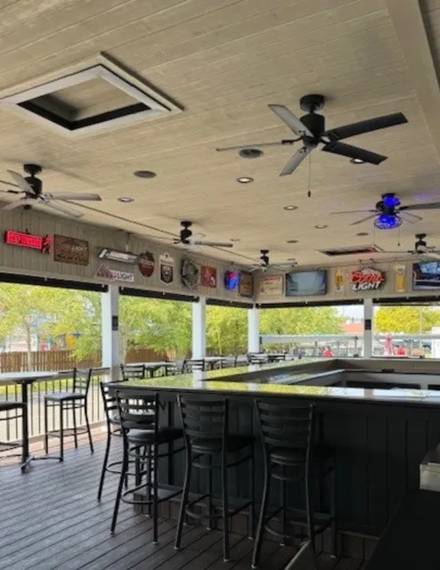 Traders Seafood Steak & Ale