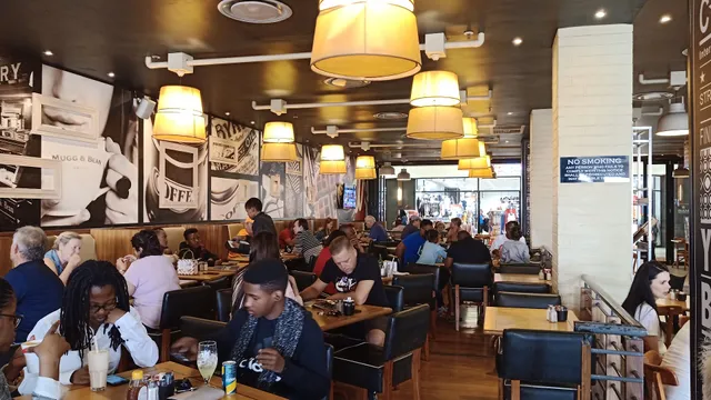 Mugg & Bean Mall @ Reds