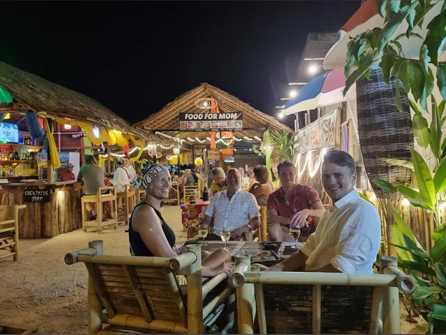 Mom’s Bar and Restaurant