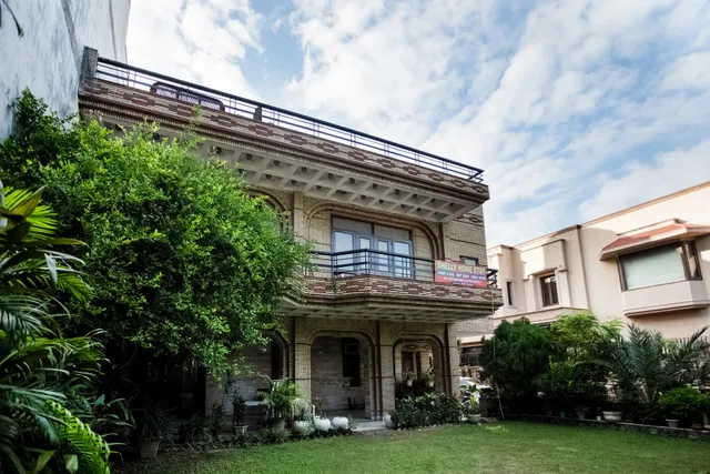 OYO 77812 Decent Stay Punjabi Bagh