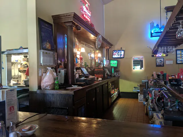 Red Apple Bar & Grill