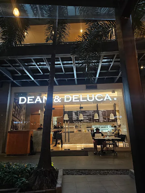 Dean and Deluca | Vertis North, QC