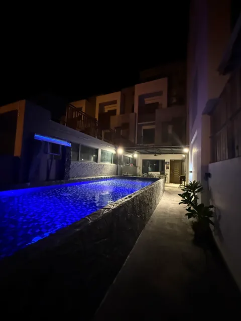 月出悠悠｜恆春·包棟·民宿｜超大戲水池｜網美裝置藝術｜入住潛水看月亮