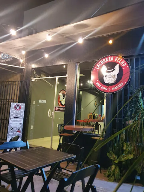 Cachorro Velho Hot Dog e Massas